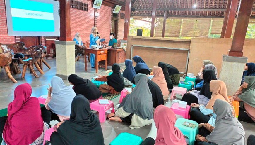 Estudiantes del internado islámico de Budi Mulya socializaron sobre salud, nutrición equilibrada y VIH-SIDA