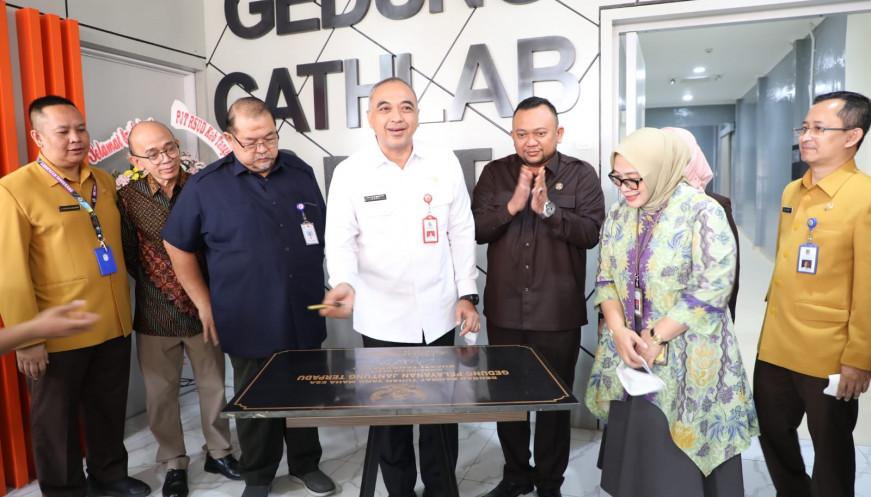 Bupati Tangerang, Ahmed Zaki Iskandar, saat meresmikan layanan Jantung dan Perinatologi NICU RSUD Kabupaten Tangerang